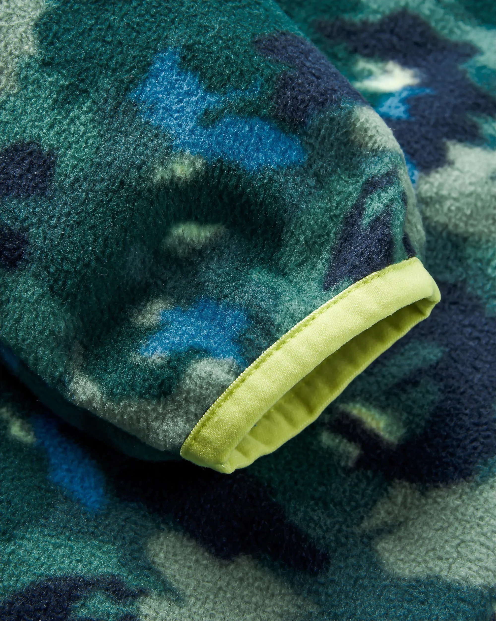 Adrift Polar Fleece - Alpine Camo Rain Forest - Image 11