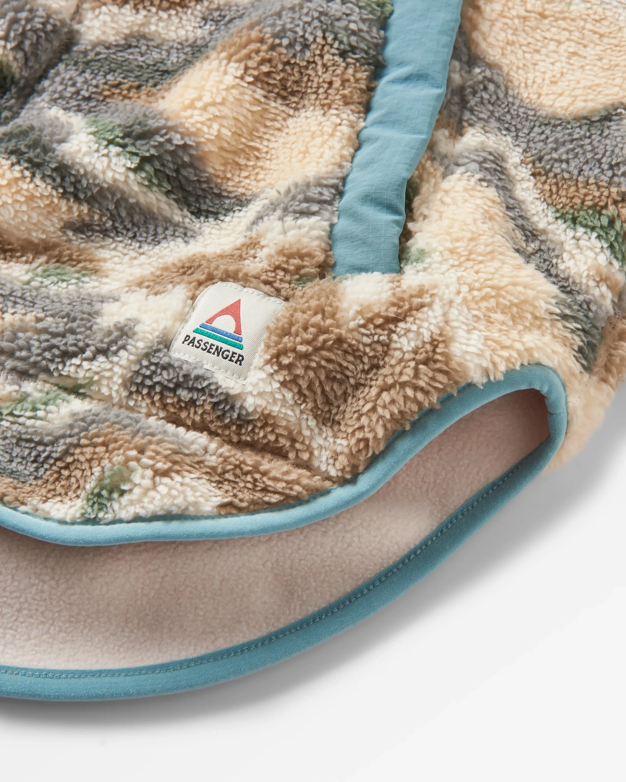 Beaumont Sherpa Hooded Fleece - Mount Scenic Oatmeal - Image 6