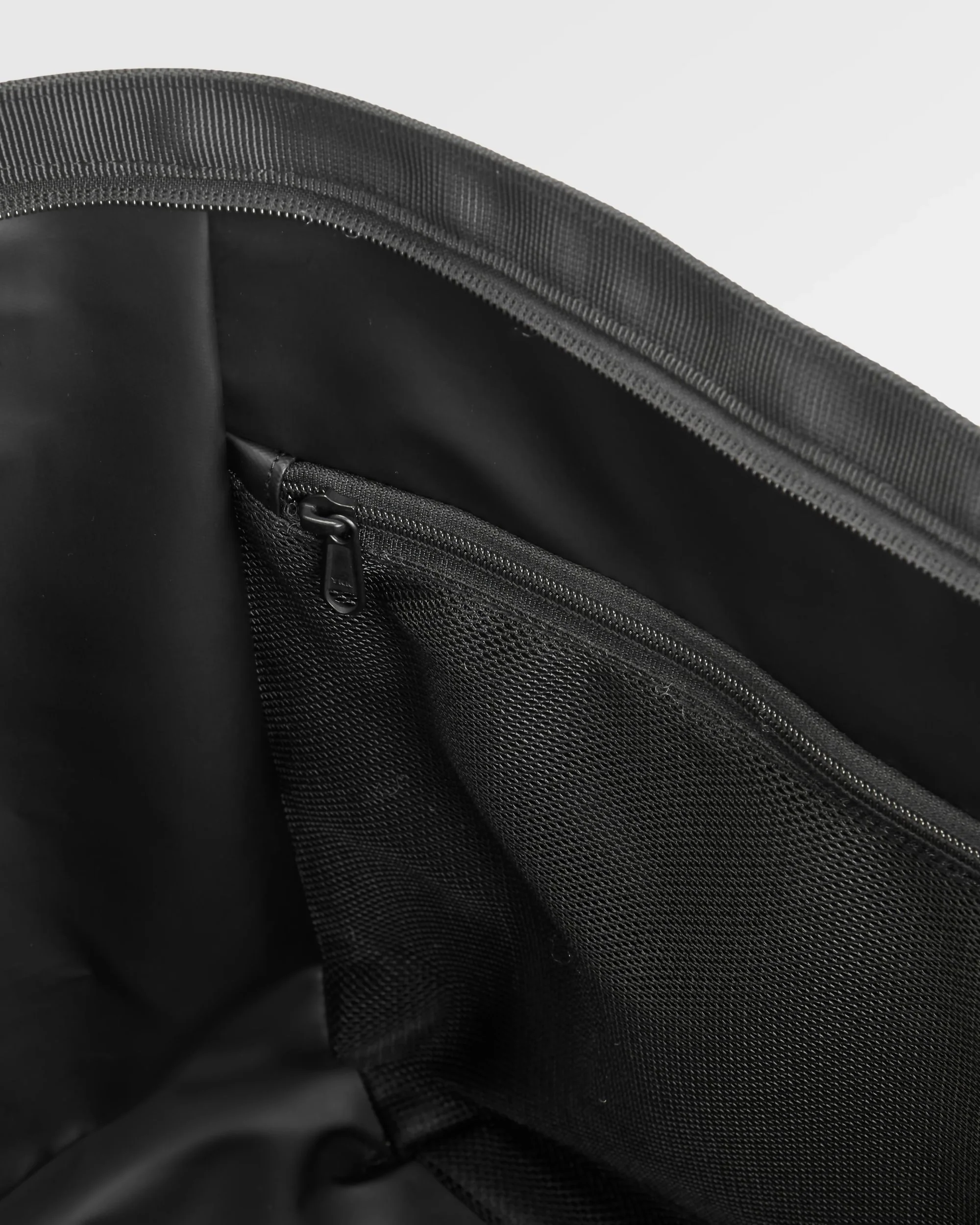 Boondocker Gear Tote 48L - Black - Image 6