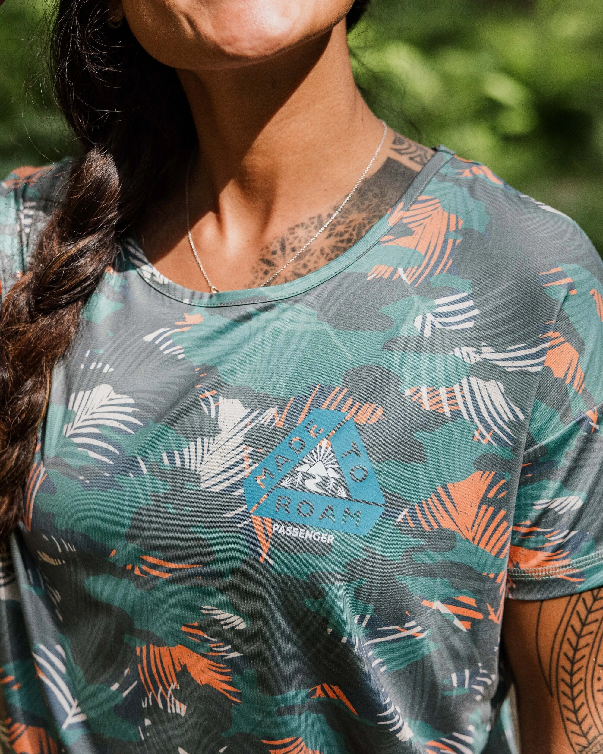Chakra Tie Back Active T-Shirt - Palm Camo Deep Sea - Image 4