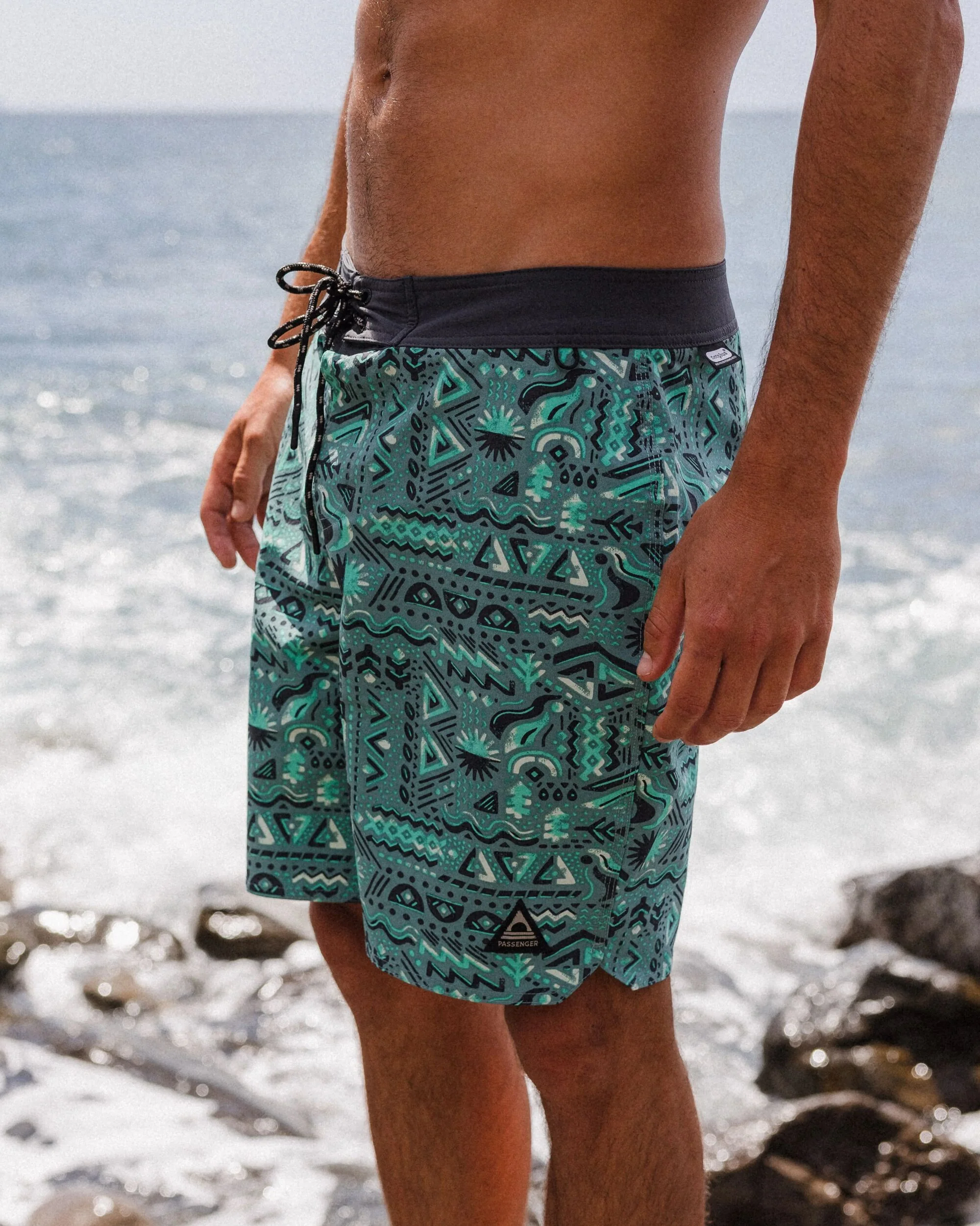 Cruiser Netplus® 19" Boardshort - Elemental Geo Arctic - Image 4