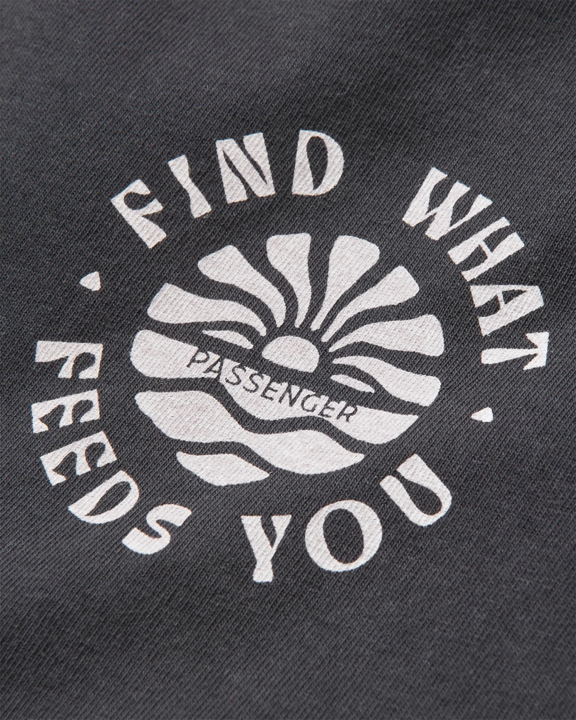 Discovery Rolled Sleeve T-Shirt - Black - Image 4