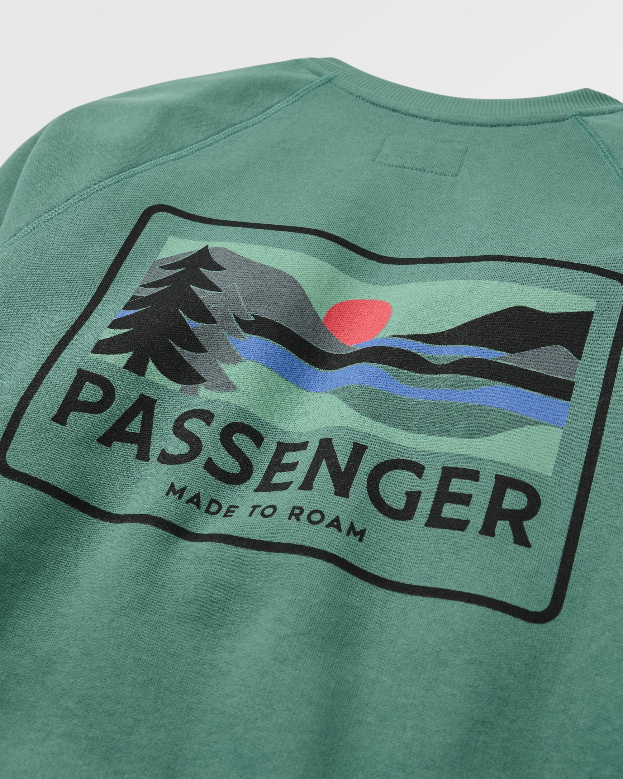 Roamer Men's Sweatshirt - Deep Ocean - Image 6