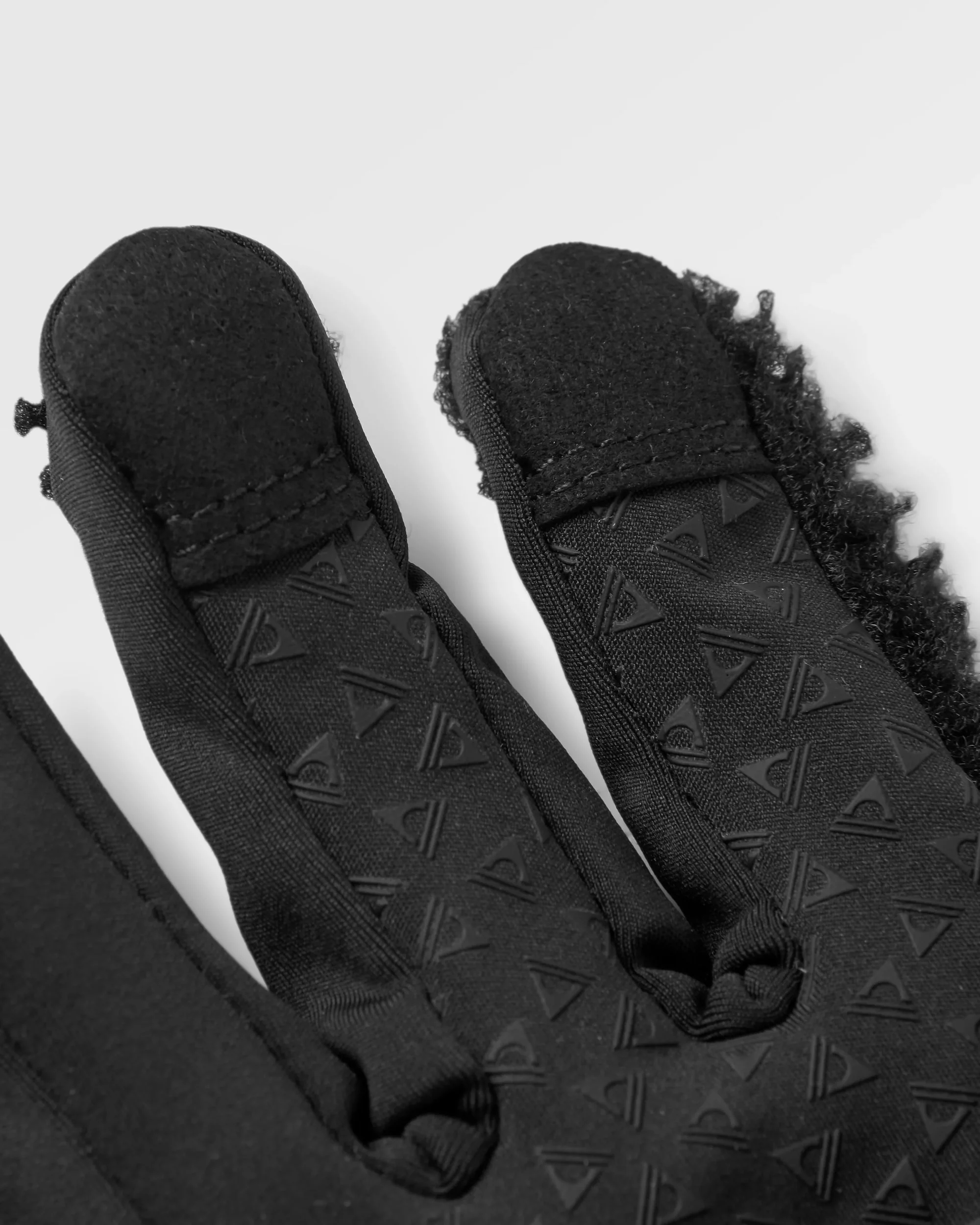 Snowfall 2.0 Sherpa Gloves - Black - Image 6