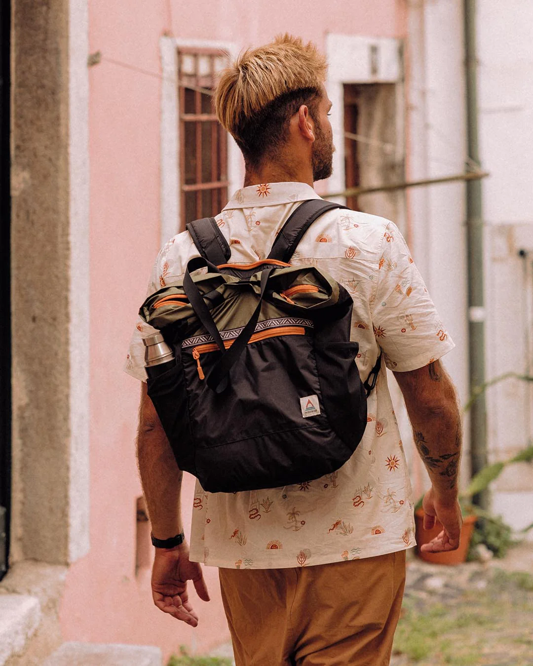 Stow Tote 22L Backpack - True Black/ Khaki