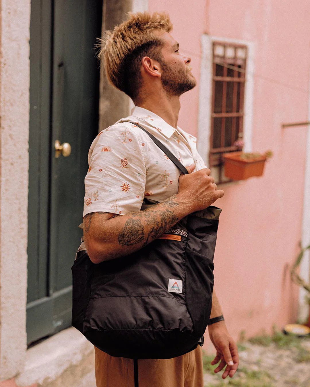 Stow Tote 22L Backpack - True Black/ Khaki - Image 2