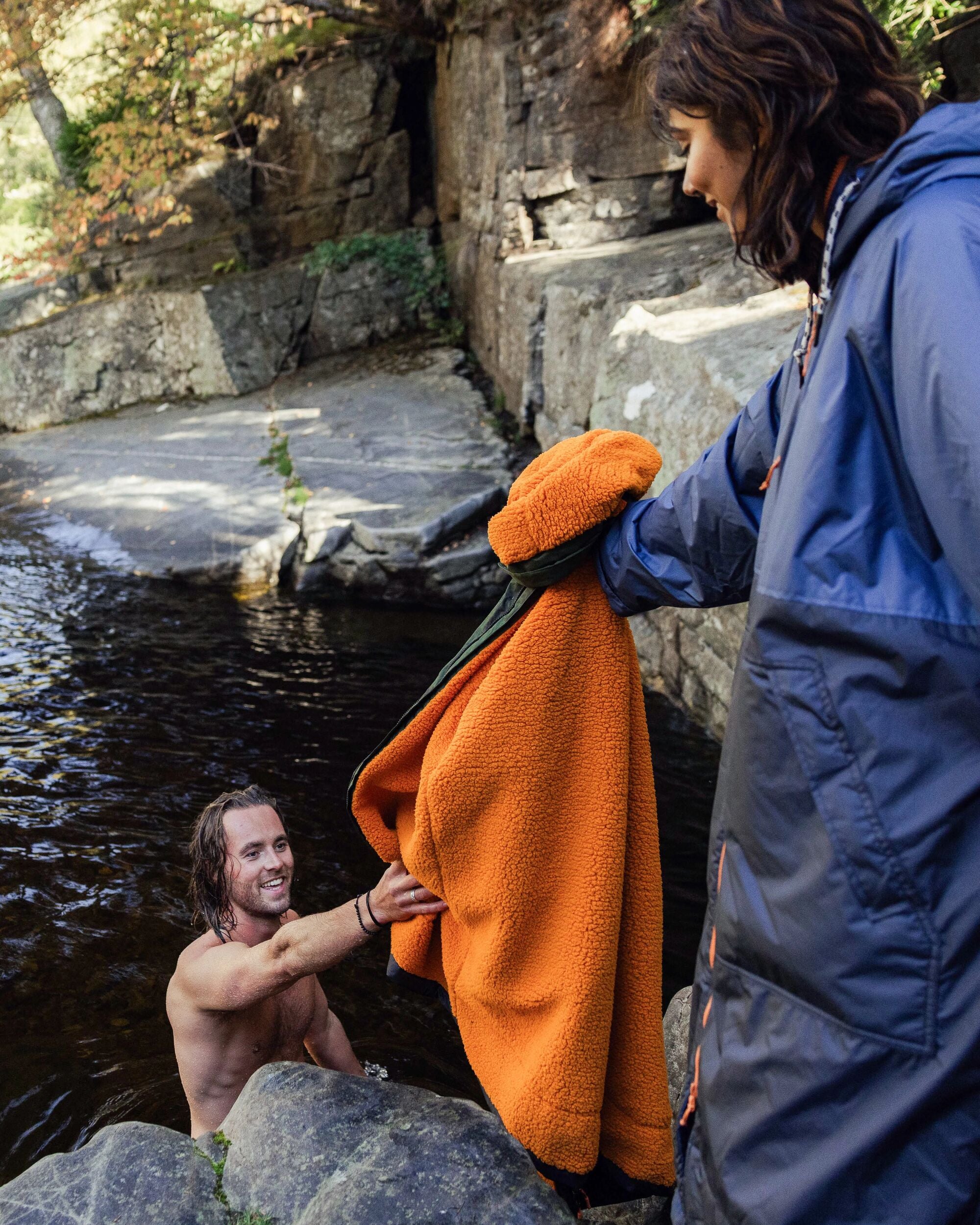 Tempest Waterproof Changing Robe - Fir Tree/ Black - Image 3