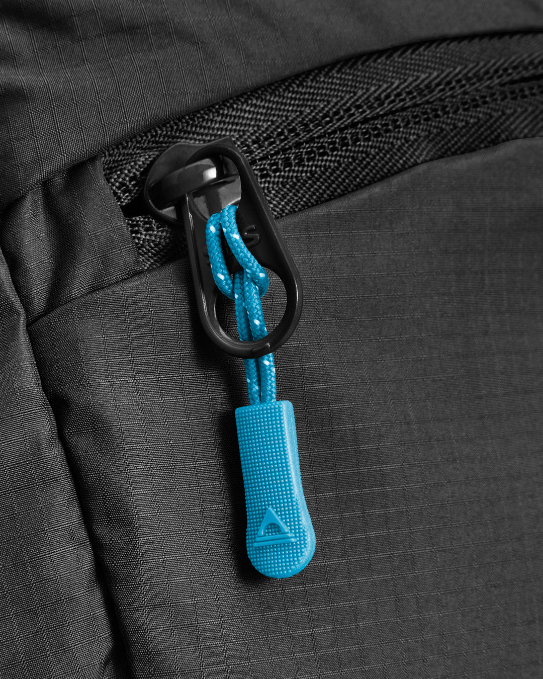 Track 20L Backpack - Black - Image 8