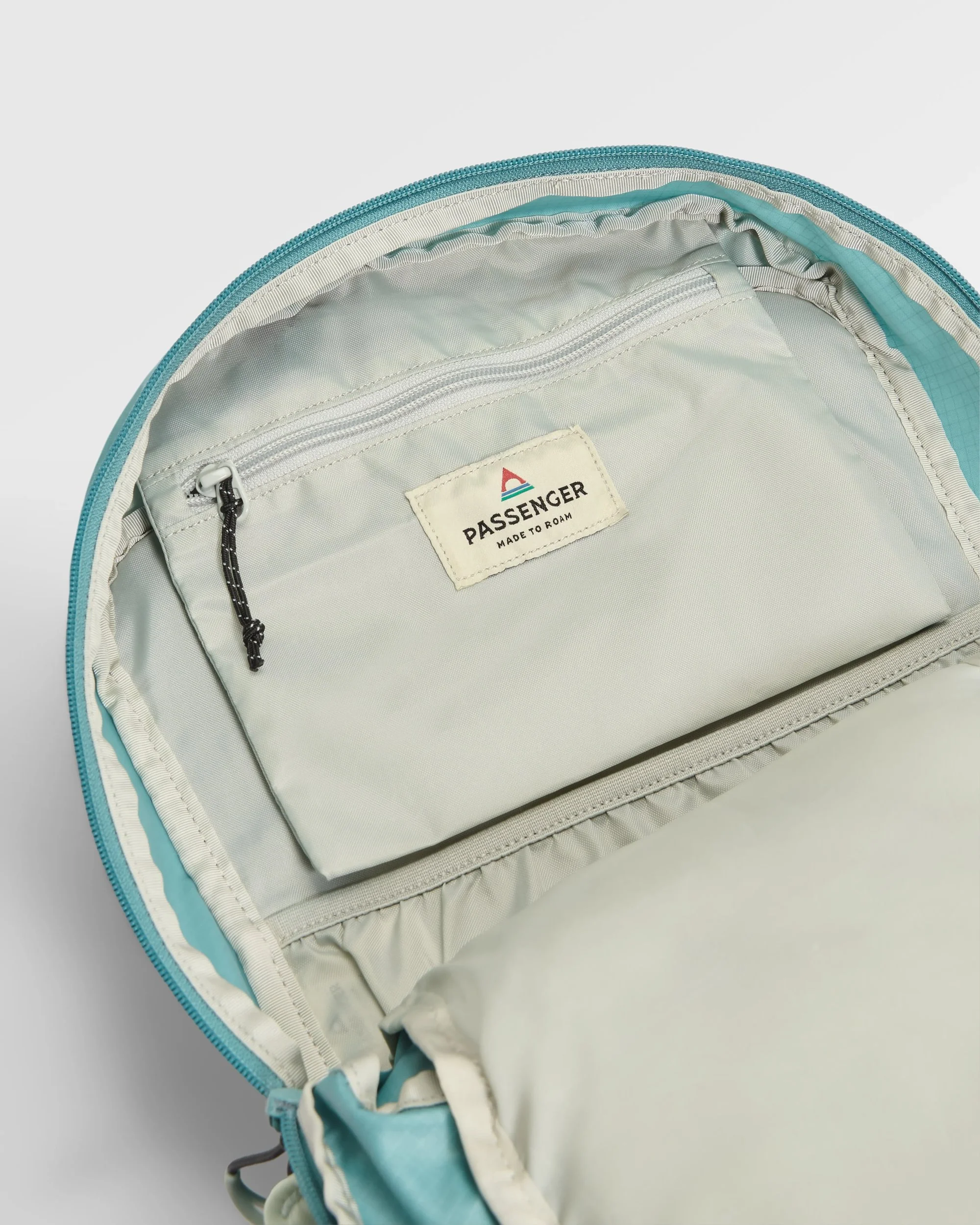 Trail 15L Hydration Pack - Arctic - Image 11