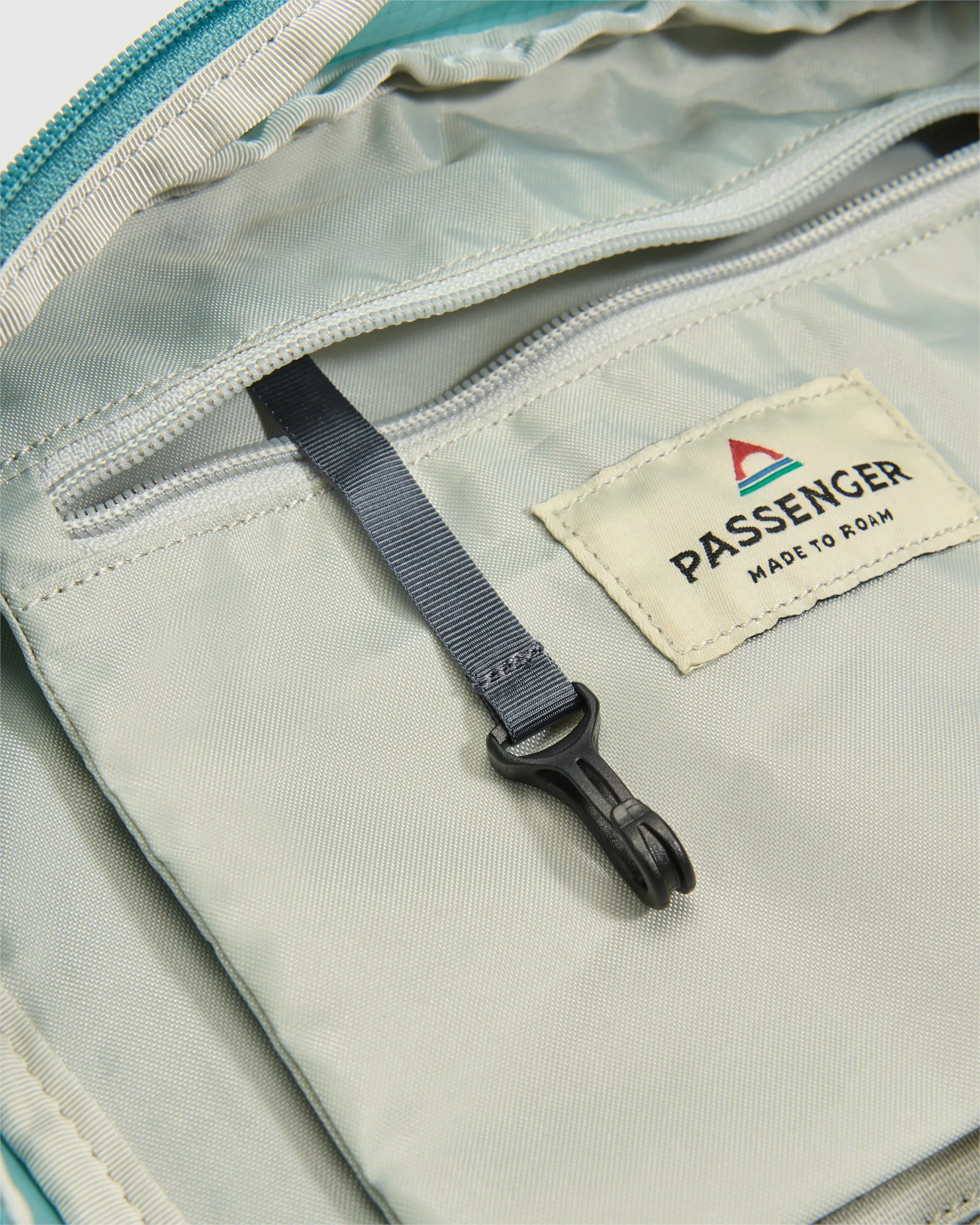 Trail 15L Hydration Pack - Arctic - Image 17