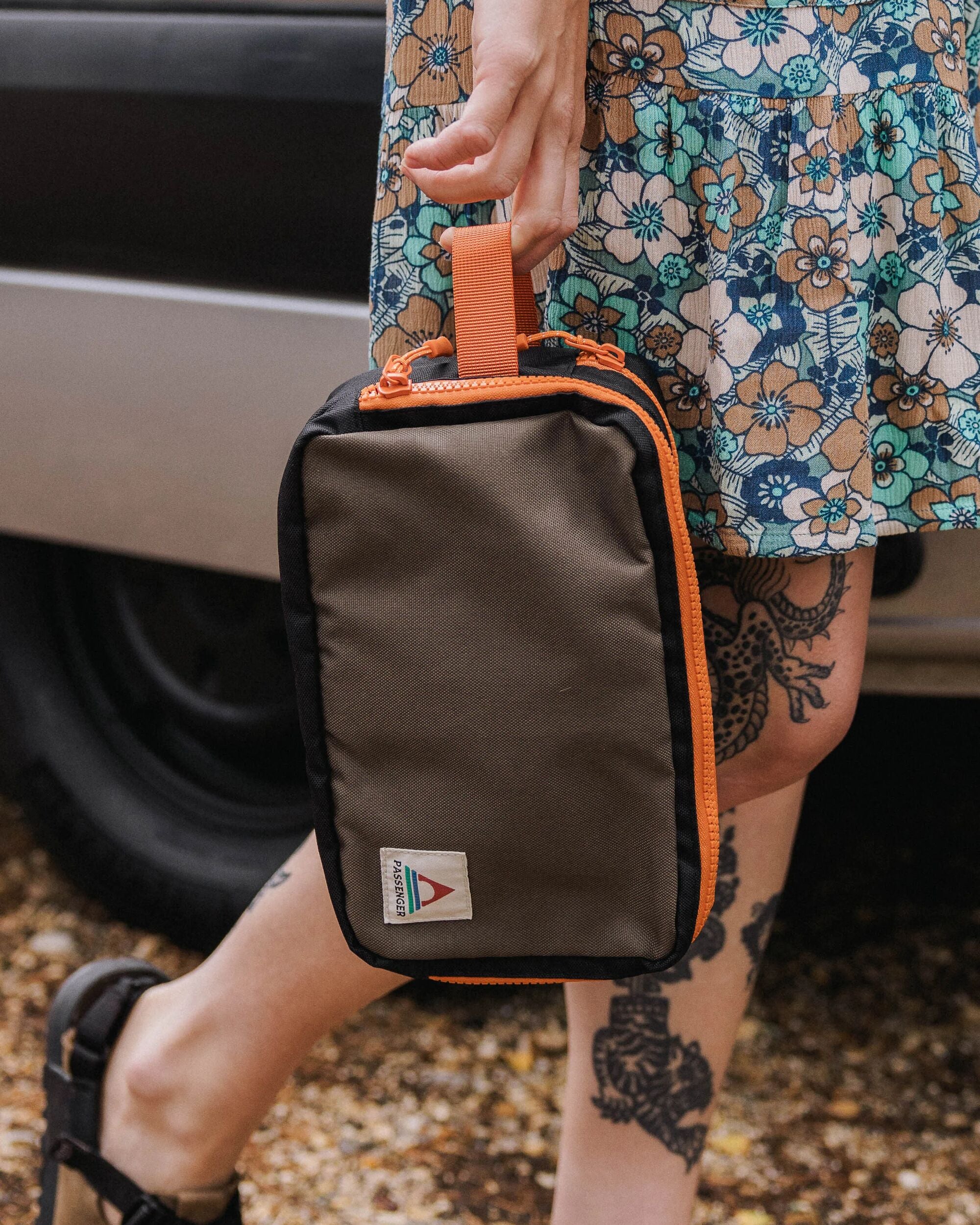 Travel Wash Kit - True Black/ Khaki - Image 4