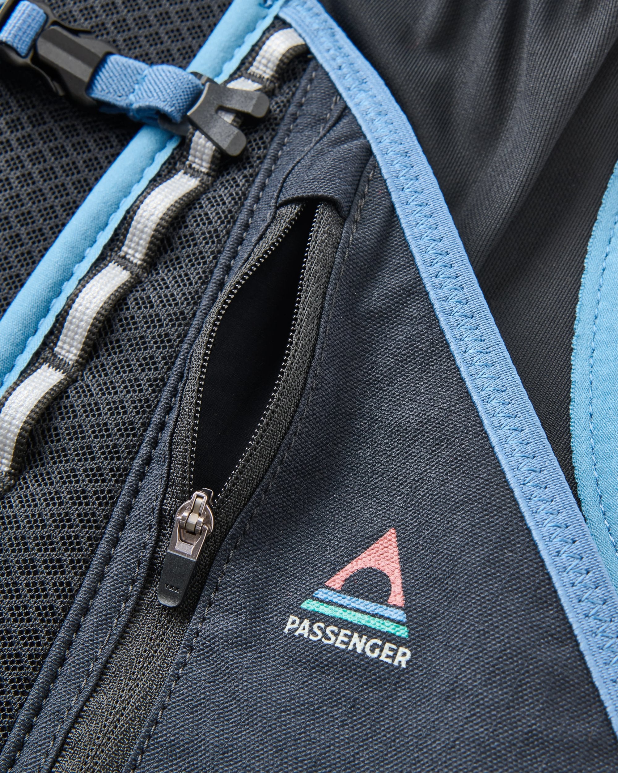 Traverse Trail Vest - Black - Image 4