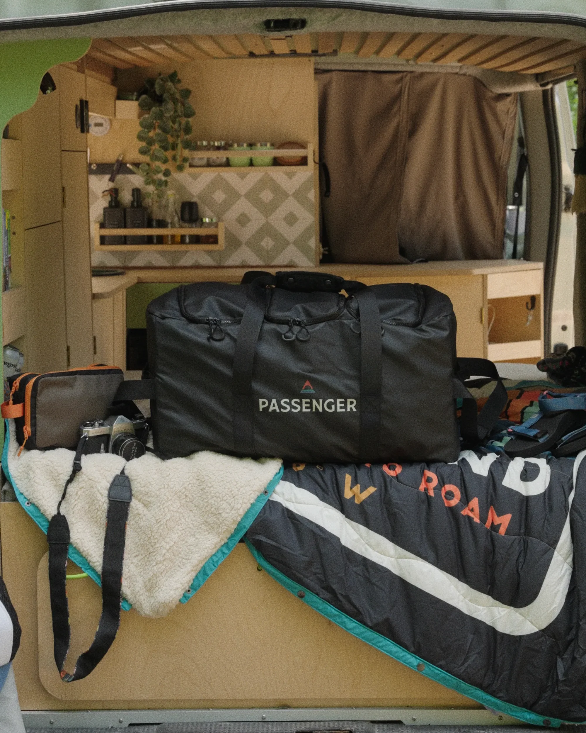 Vandrobe Duffel - Black - Image 2