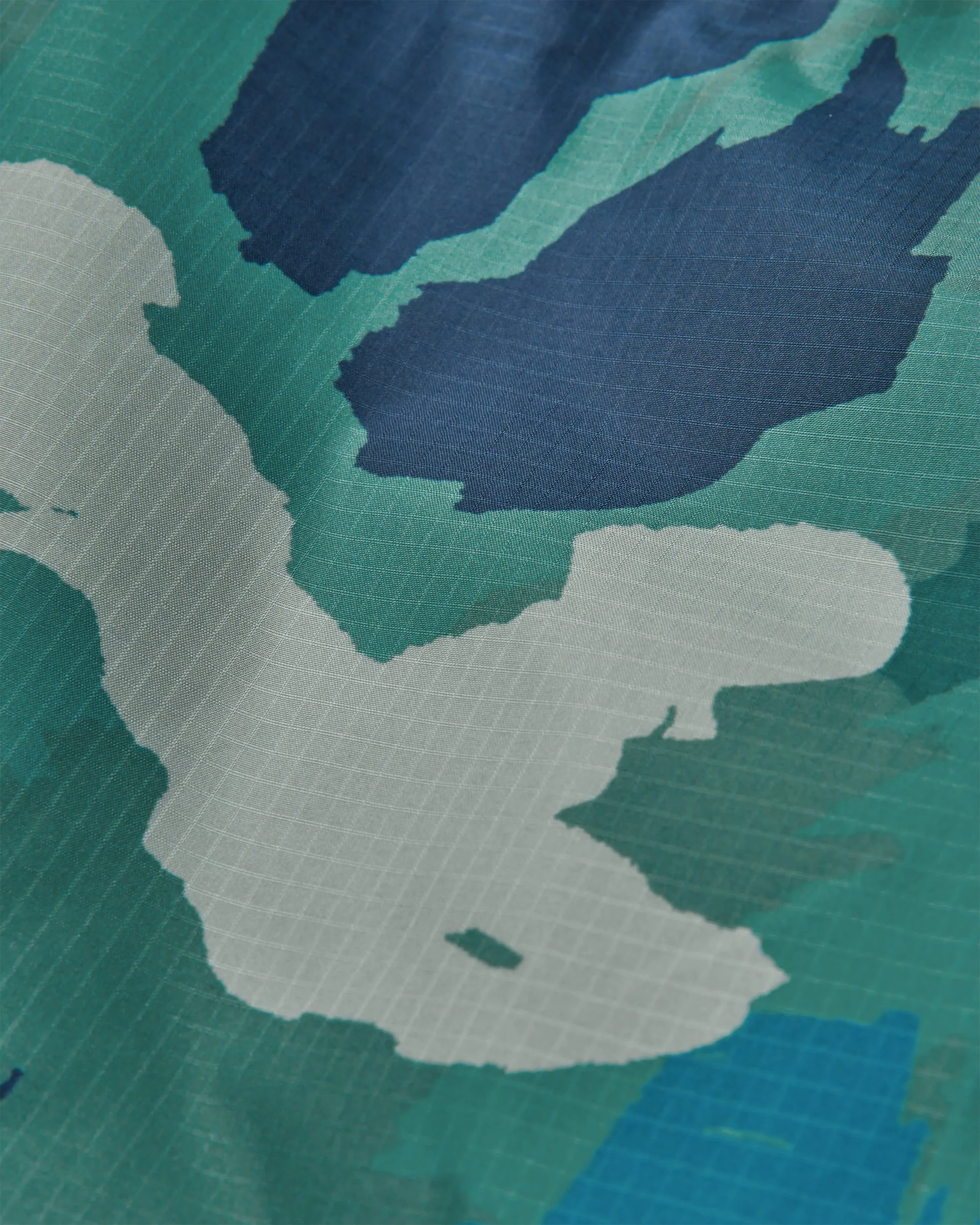 Waves Sherpa Lined Changing Robe - Alpine Camo Rain Forest - Image 9