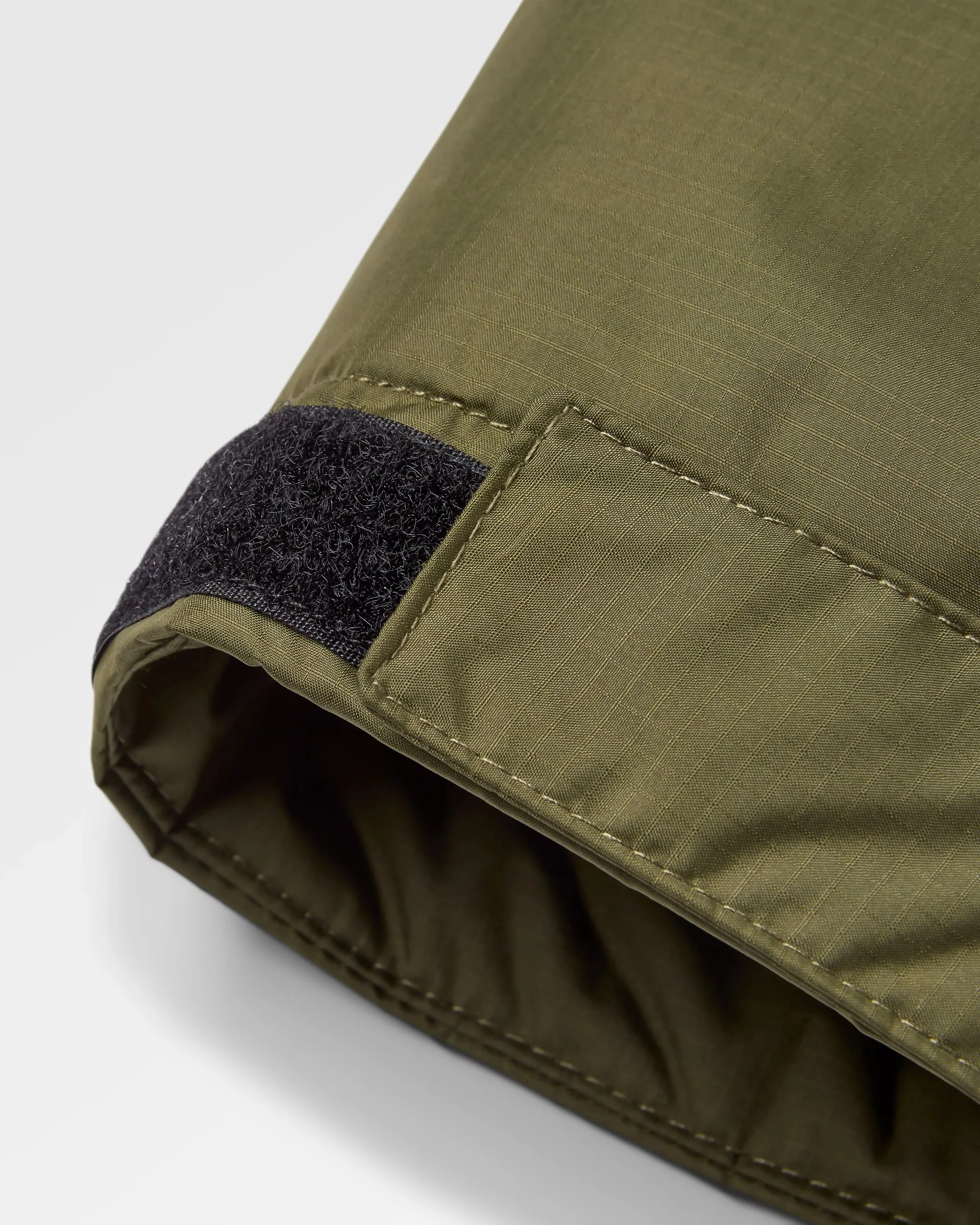 Waves Sherpa Lined Changing Robe - Black/Khaki - Image 11