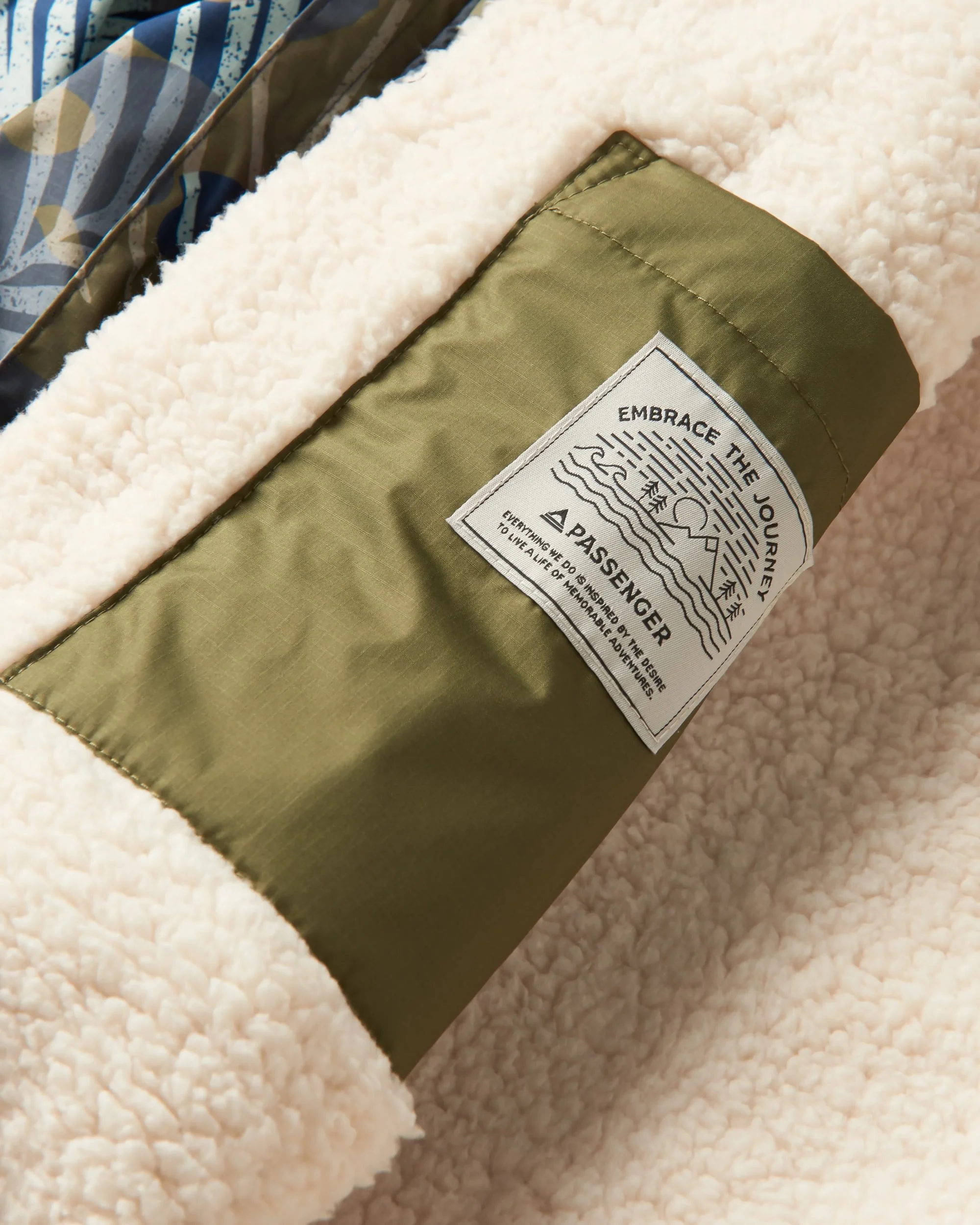 Waves Sherpa Lined Changing Robe - Palm Camo Apricot - Image 8