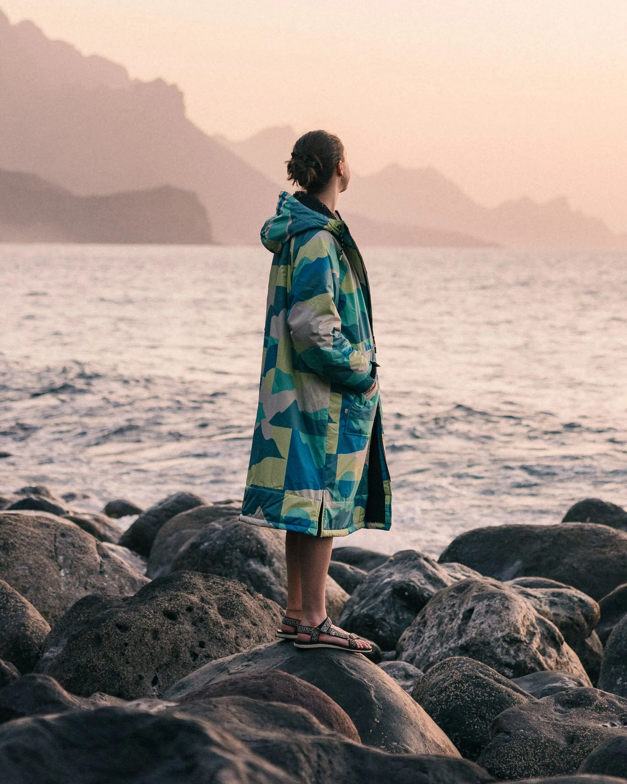 Waves Sherpa Lined Changing Robe - Vista Patchwork Aqua - Image 4